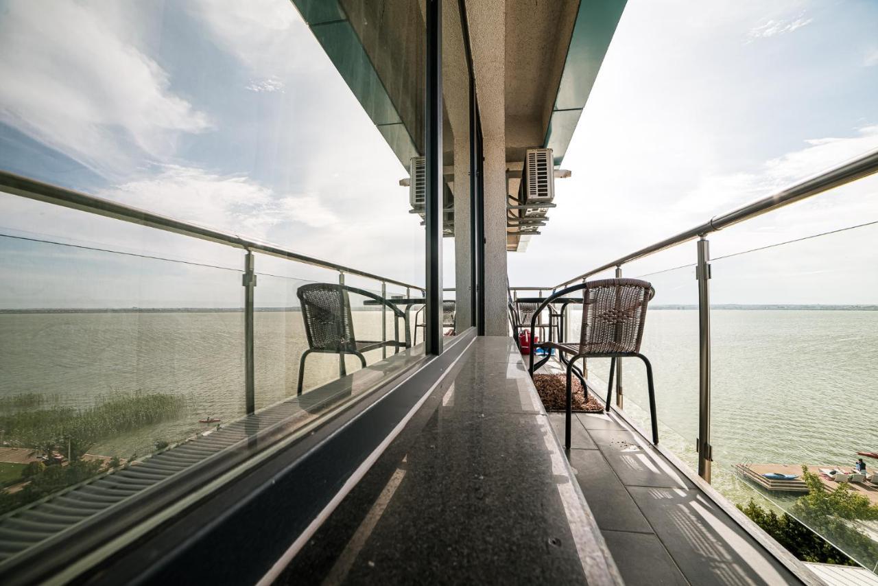 Miss By The Lake Studio Mamaia